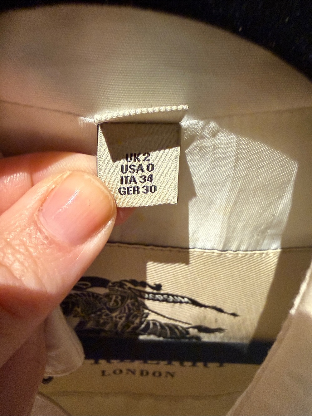 Burberry Cream Double-Breasted Short Trench Coat with Black Buttons - Picture 7 of 8